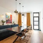 Casa de Férias Stylish In The Heart Of Antwerp - Sleeps 9 Mellet