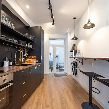 Stylish In The Heart Of Antwerp - Sleeps 9 * Mellet