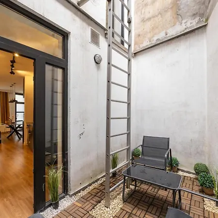 Stylish In The Heart Of Antwerp - Sleeps 9 *