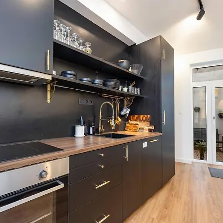 Stylish In The Heart Of Antwerp - Sleeps 9