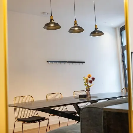 Stylish In The Heart Of Antwerp - Sleeps 9 Hébergement de vacances Mellet