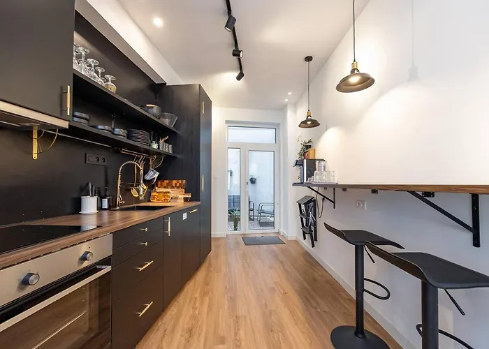 Stylish In The Heart Of Antwerp - Sleeps 9 * Mellet