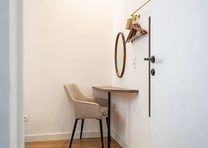 Stylish In The Heart Of Antwerp - Sleeps 9 * Mellet